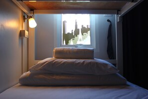 Basic-fællessovesal | Skrivebord, arbejdsområde til bærbare computere, gratis Wi-Fi