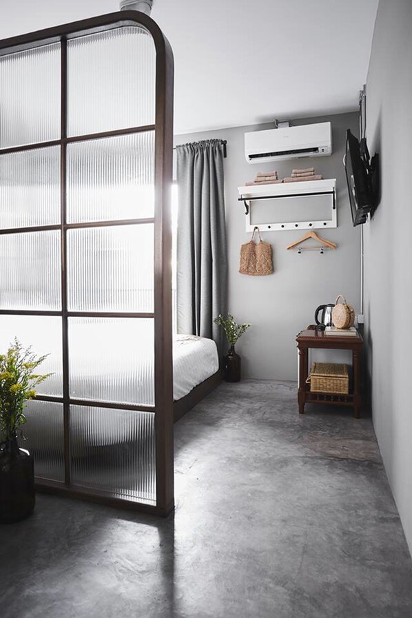 No.4 Private Room with Tiny Terrace | Zimmerausstattung