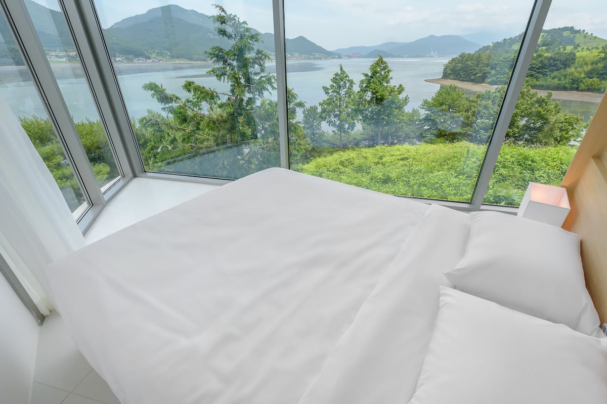 D Suite (Please contact the property when booked during 10 PM-8 AM) | 1 phòng ngủ, bộ đồ giường cao cấp, minibar 