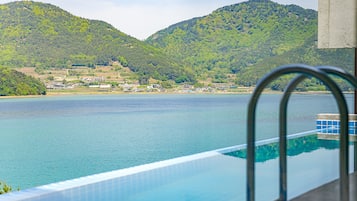 Rooftop Suite (Please contact the property when booked during 10 PM-8 AM) | Terrace/patio