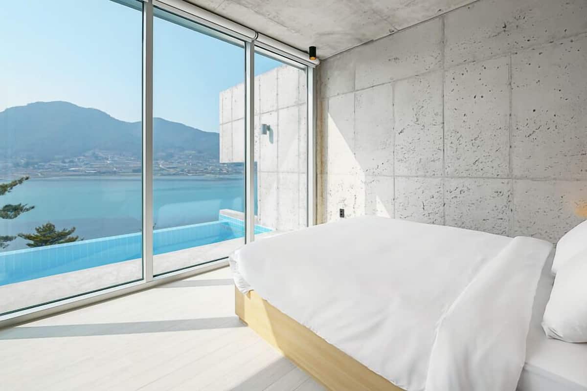 Rooftop Suite (Please contact the property when booked during 10 PM-8 AM) | 1 phòng ngủ, bộ đồ giường cao cấp, minibar 