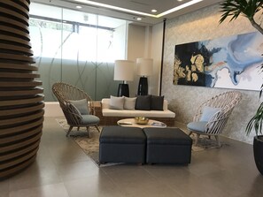 Lobby sitting area - Park View at Solinea Cebu (Cebu City)
