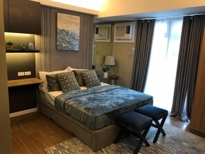 Desk, iron/ironing board, free WiFi, bed sheets - Park View at Solinea Cebu (Cebu City)