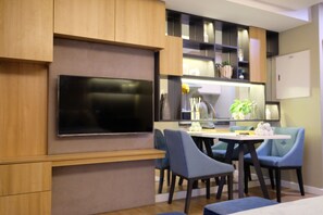 Studio | Desk, iron/ironing board, free WiFi, bed sheets - Park View at Solinea Cebu (Cebu City)