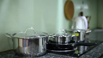 Apartamento luxo, 2 quartos, sacada | Cozinha americana privada | Geladeira grande, fogão, chaleira elétrica