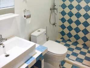 Apartment, 3 Schlafzimmer | Badezimmer | Dusche, Regendusche, kostenlose Toilettenartikel, Haartrockner