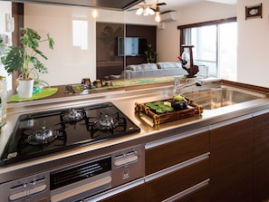 Full-sized fridge, microwave, stovetop, electric kettle - ZOE RESORT THE Sunset Village OKINAWA CHATAN (Chatan)