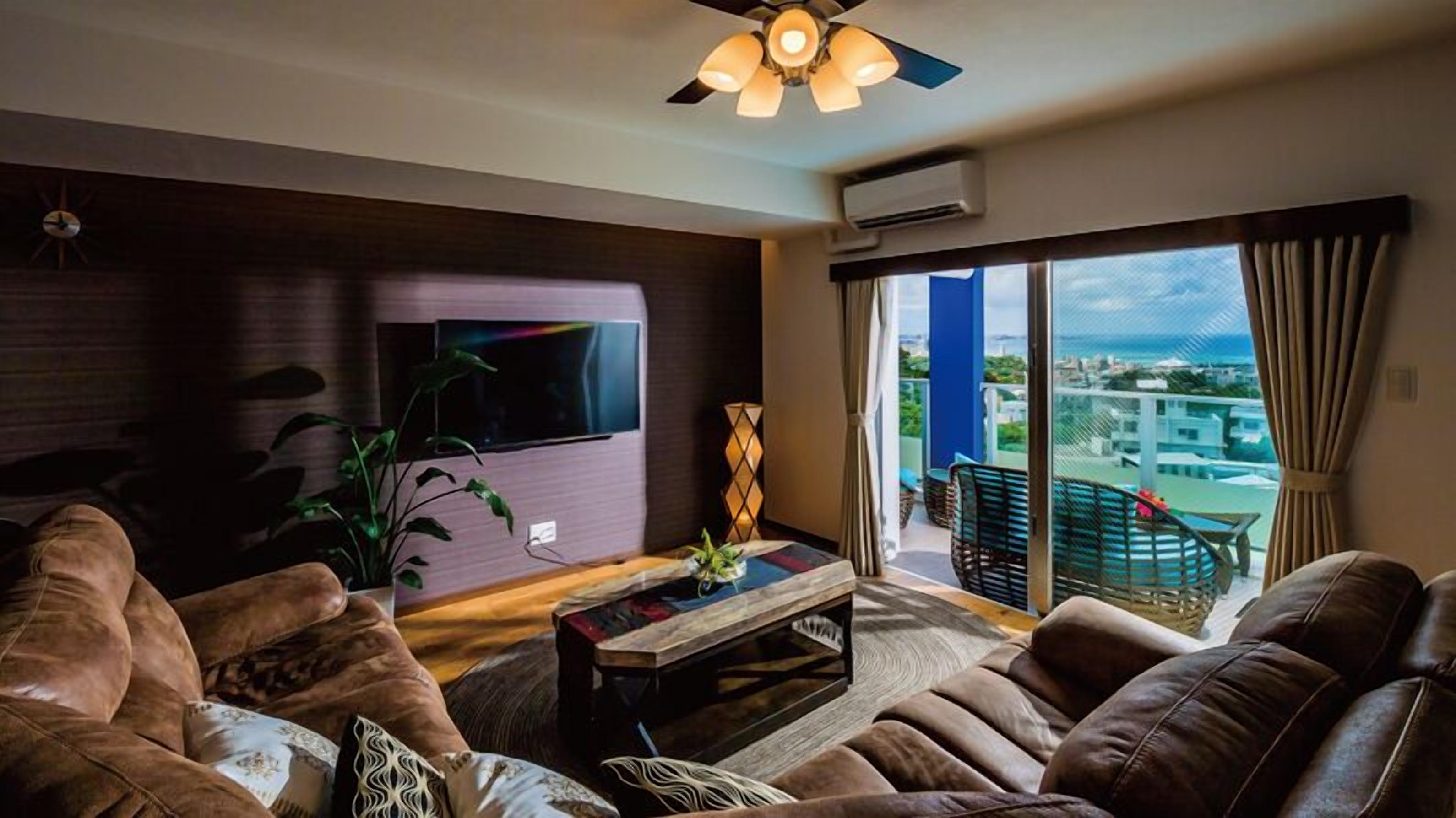 Een 50-inch flatscreentelevisie met digitale zenders en televisie