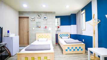 Family Quadruple Room (201) | Soundproofing, iron/ironing board, free WiFi, bed sheets