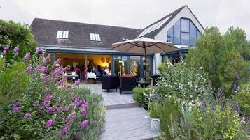 Khu ẩm thực ngoài trời