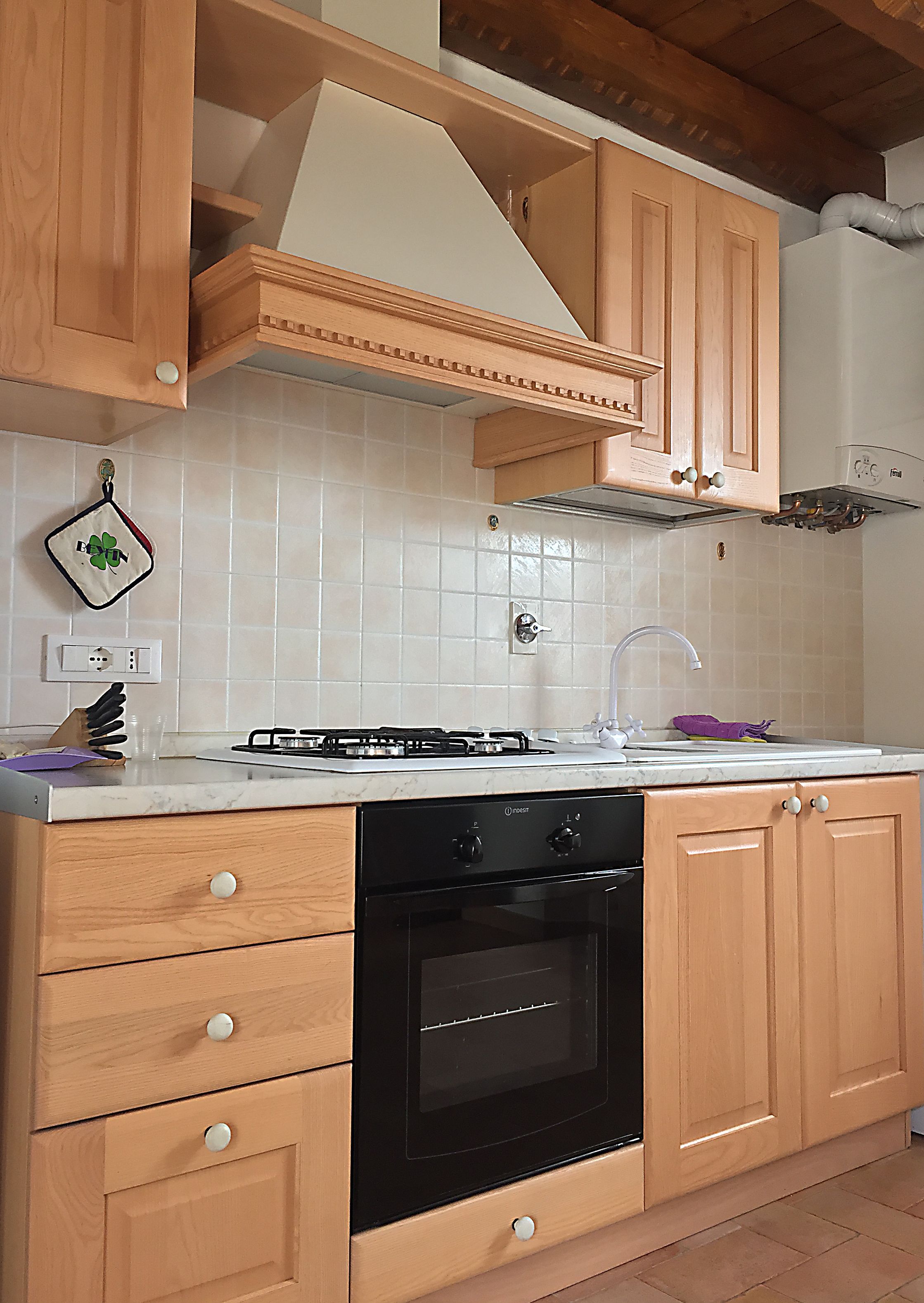 Dupleks, 2 kamar tidur, Bebas Asap Rokok (Apt 2) | Dapur pribadi | Lemari es besar, oven, kompor, dan mesin pembuat kopi/teh