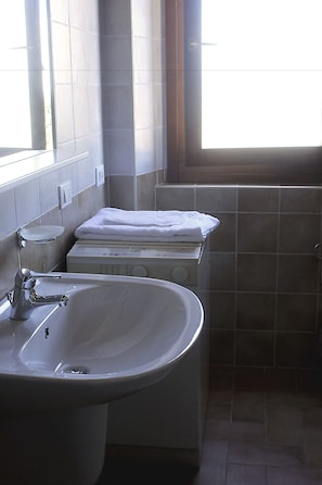 Apartment, 1 Bedroom, Ground Floor (Apt 8) | Bathroom | Shower, hair dryer, bidet, towels - Agriturismo Prato Grande (Loiano)