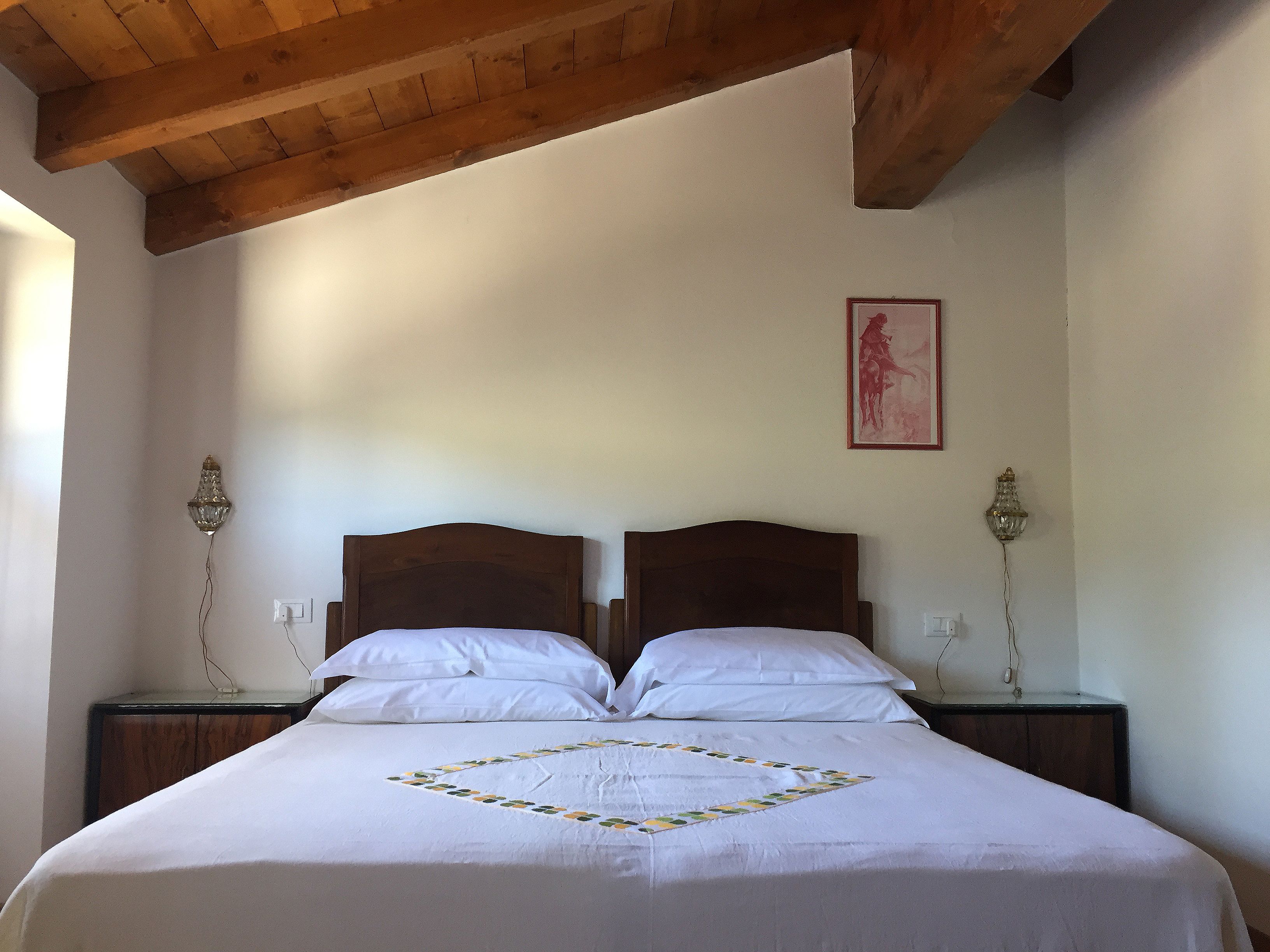 Family Duplex, 1 Bedroom (Apt 1) | Rollaway beds, bed sheets