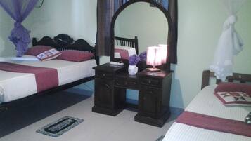 Kamar Double Standar | 6 kamar tidur, seprai premium, meja kerja, dan kedap suara