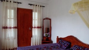 Standard Triple Room | 6 bedrooms, premium bedding, desk, soundproofing - House Of Esanya (Negombo)