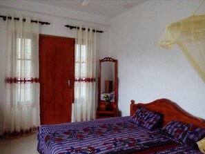 Standard Triple Room | 6 bedrooms, premium bedding, desk, soundproofing - House Of Esanya (Negombo)