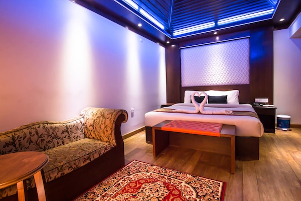 Honeymoon Suite, Mountain View, Mountainside | 1 bedroom, minibar, desk, free WiFi