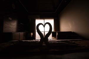 Honeymoon Suite, Mountain View, Mountainside | 1 bedroom, minibar, desk, free WiFi