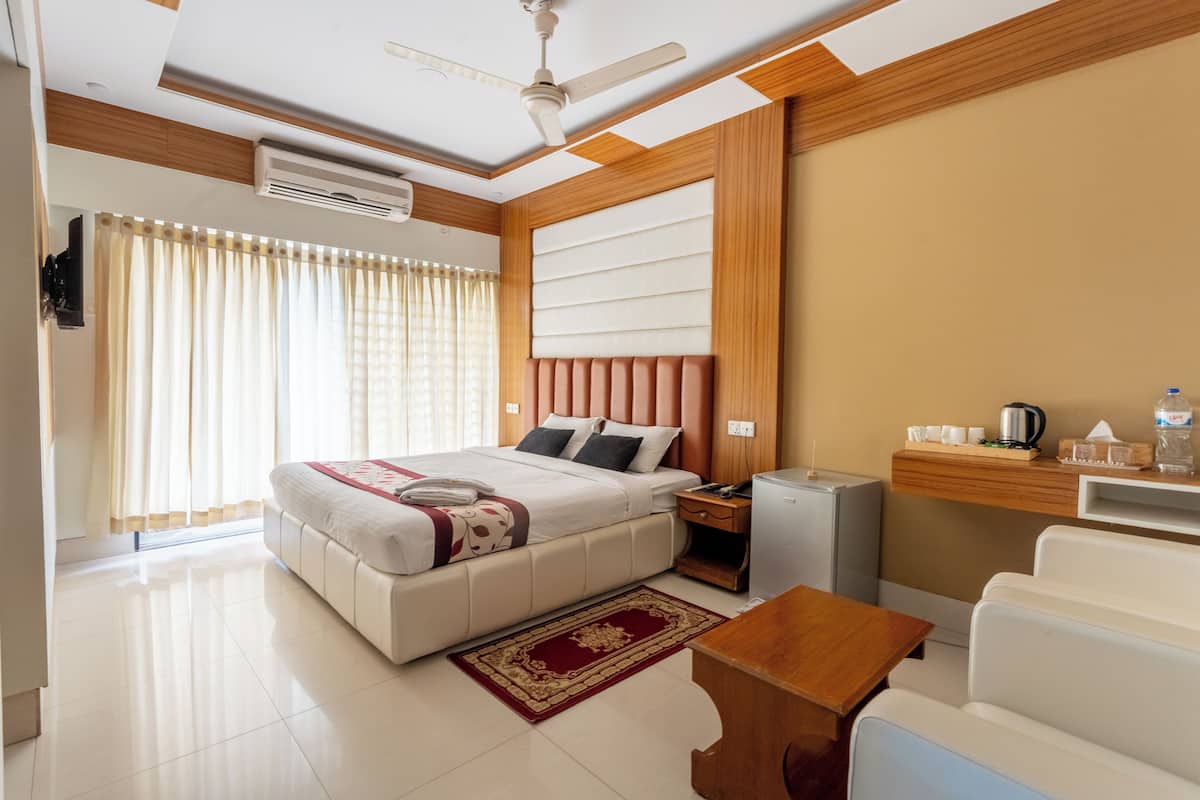Quarto casal premium | 1 quarto, frigobar, escrivaninha, Wi-Fi de cortesia