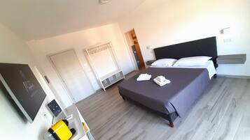 Doppelzimmer (Glicine) | Zimmersafe, Schreibtisch, kostenlose Babybetten, kostenloses WLAN