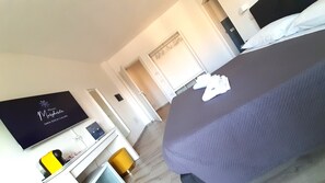 Double Room (Glicine)