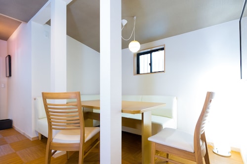 客室内のダイニングエリア