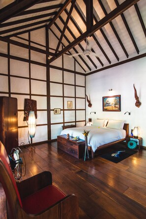 Double Room with River View | 1 室のベッドルーム、高級寝具、ピロートップベッド、セーフティボックス (室内)