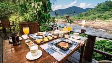 Petit déjeuner préparé à la commande compris tous les jours