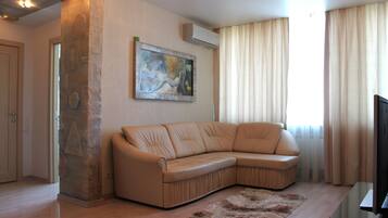 Apartment, 1 Schlafzimmer | Wohnbereich | Flachbildfernseher