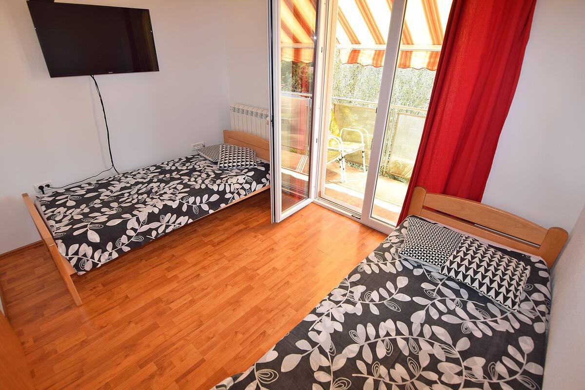 Basic Condo, 2 Bedrooms, Garden View | Desk, iron/ironing board, cribs (free), WiFi (free)