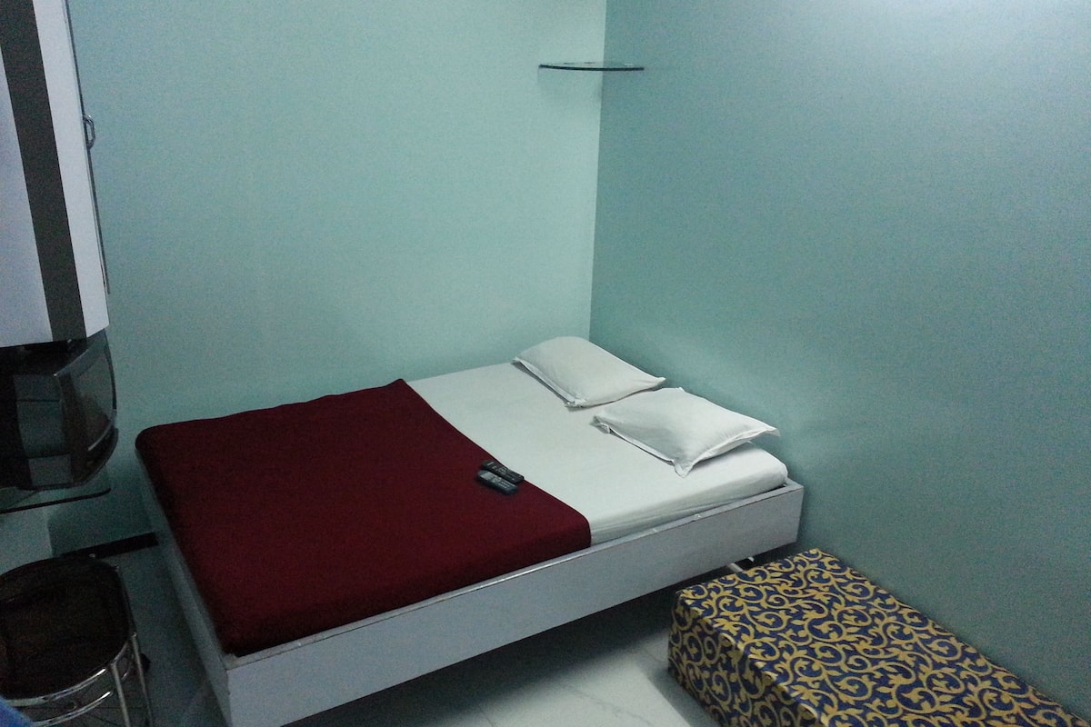 Standard Room, Smoking (Non AC) | Desk, rollaway beds, free WiFi