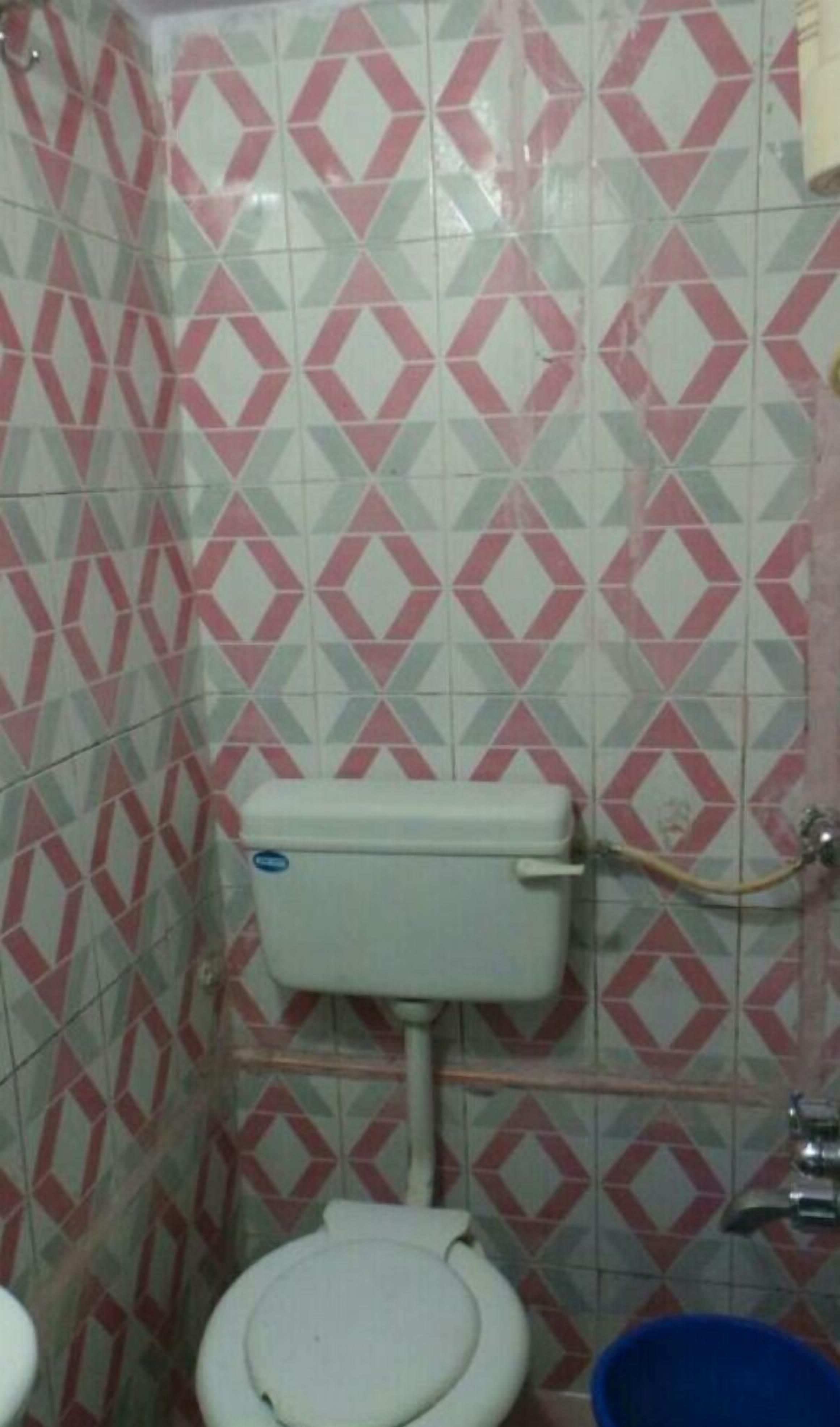 Shower, free toiletries