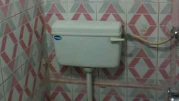 Shower, free toiletries