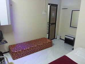 Deluxe Room, Smoking (with AC) | Desk, rollaway beds, free WiFi - New Metro Guest House (Mumbai)