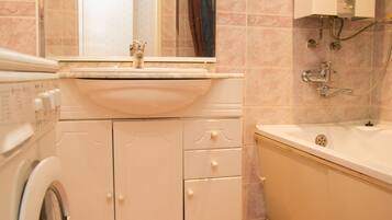 Apartment, 1 Schlafzimmer, Kamin | Badezimmer | Duschwanne, Komfortbadewanne, kostenlose Toilettenartikel, Haartrockner