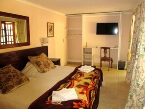 In-room safe, desk, blackout curtains, iron/ironing board - 12 Fleetwood Lodge (Harare)