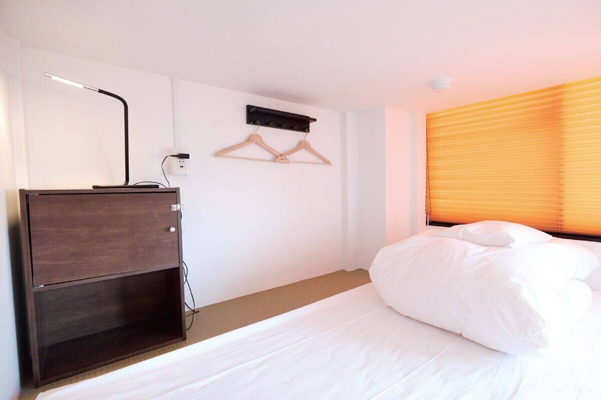 Edredones de plumas, wifi gratis, ropa de cama