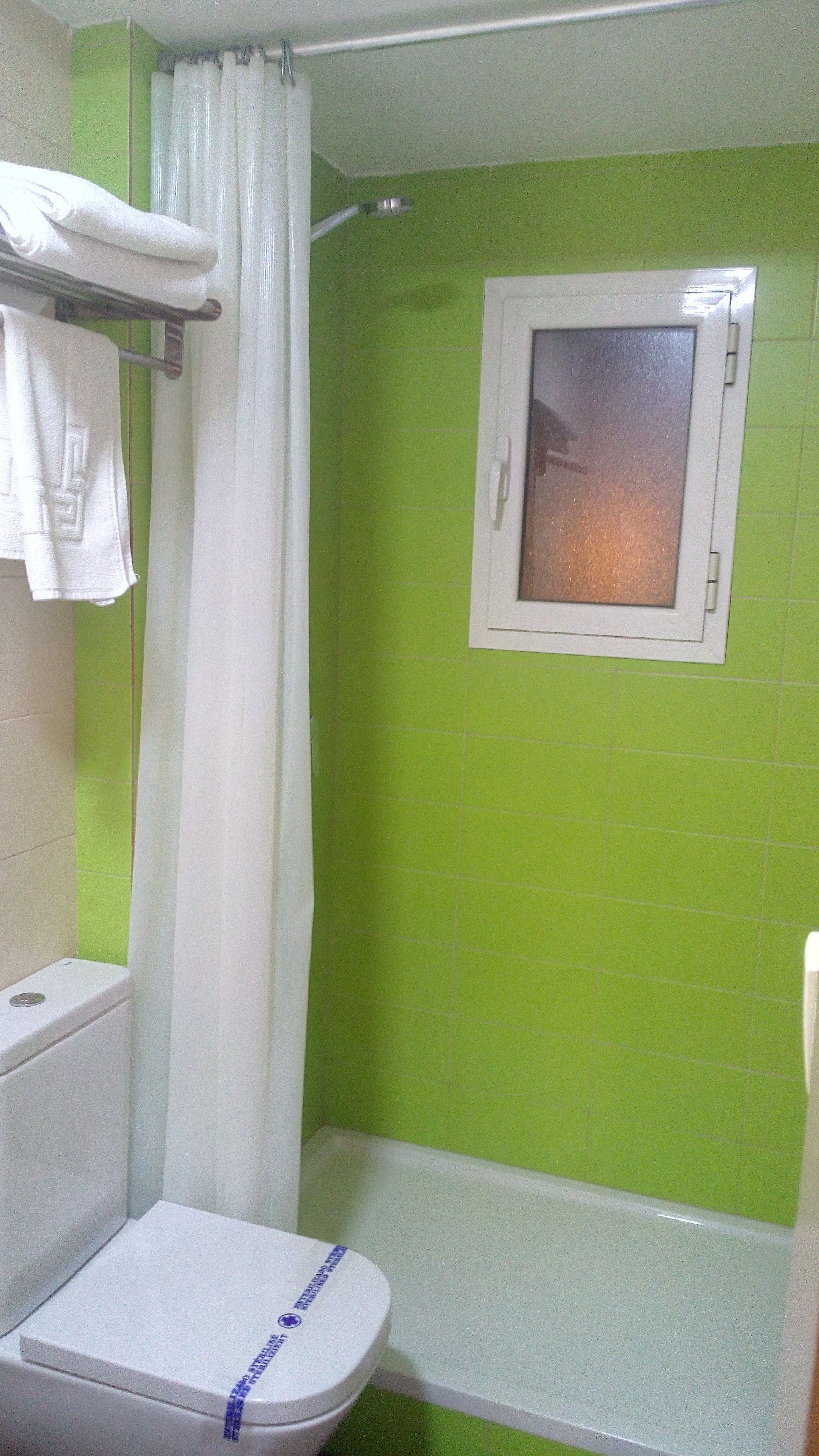 quadruple room | bathroom | free toiletries, hair dryer, towels