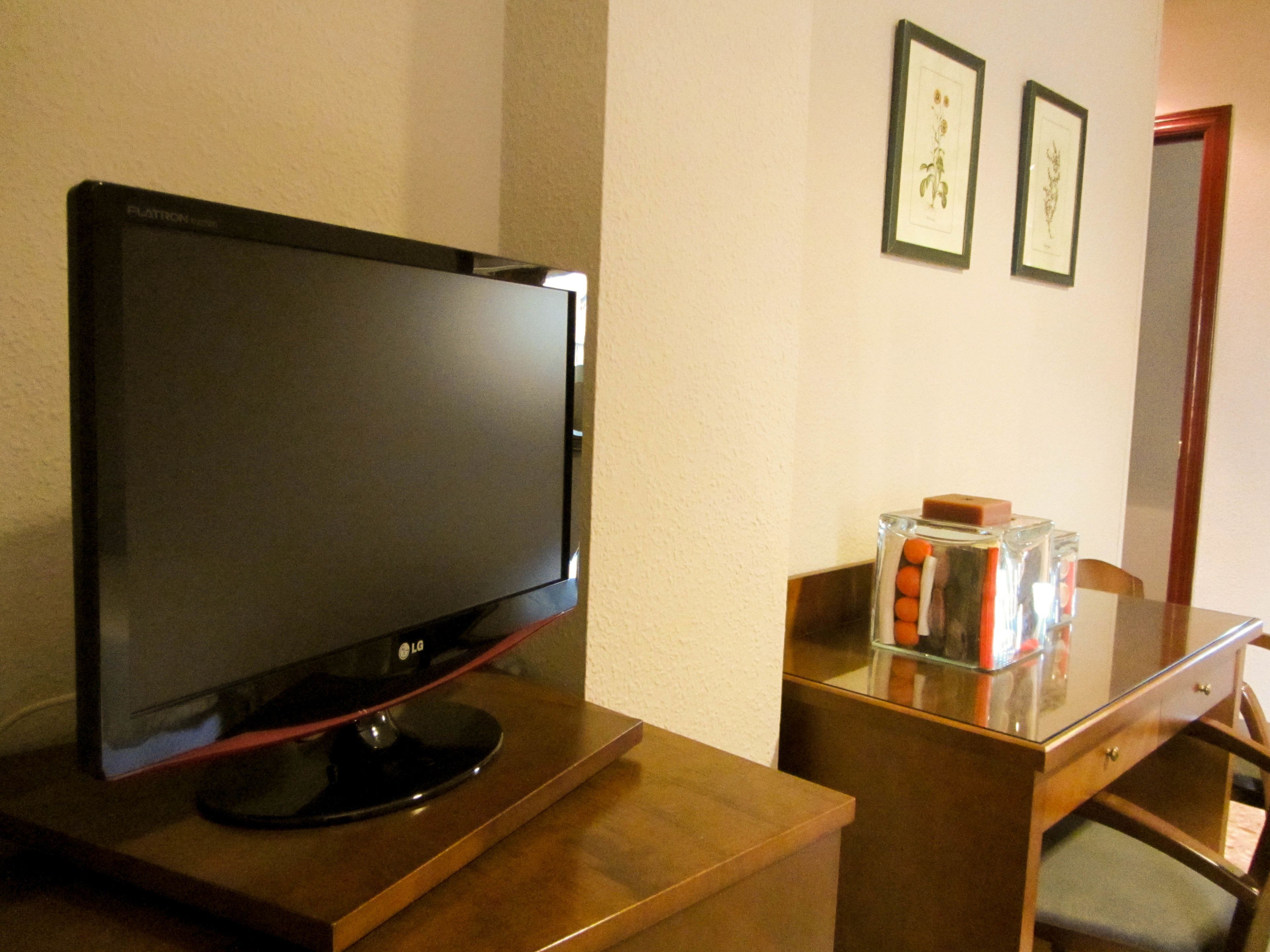 quadruple room | 1 bedroom, premium bedding, desk, iron/ironing board