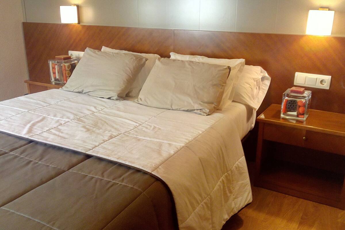double room | 1 bedroom, premium bedding, desk, iron/ironing board