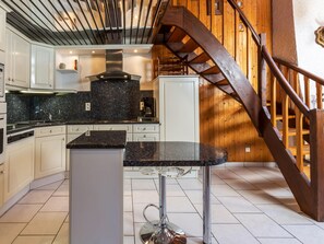 ثلاجة، ميكروويف، فرن، غسالة أطباق