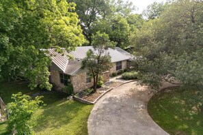 Property grounds - Maverick's River Haus: Deep Swimming Hole, Guest Haus, Ping Pong, Horseshoes, Mins to Whitewater Amp (Canyon Lake)
