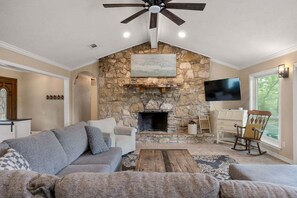 Smart TV, fireplace, ping pong - Maverick's River Haus: Deep Swimming Hole, Guest Haus, Ping Pong, Horseshoes, Mins to Whitewater Amp (Canyon Lake)