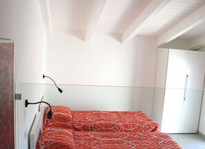 Triple Room | In-room safe, individually decorated, individually furnished, desk - Iride Guest House (Oristano)