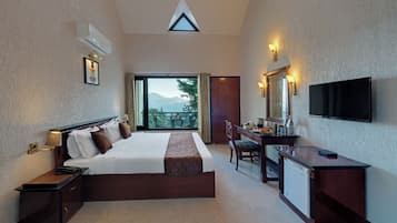 Rom – deluxe (Valley View Room) | Minibar, safe på rommet, skrivebord og lydisolert