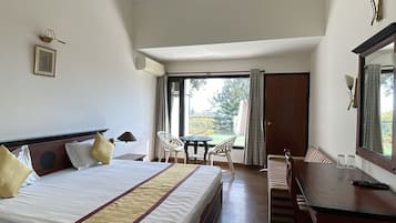 豪華客房 (Valley View Room) | 迷你吧、客房內保險箱、書桌、隔音
