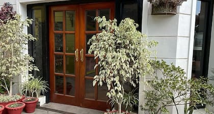 8fold-Pinecrest By LaRiSa, Bhimtal