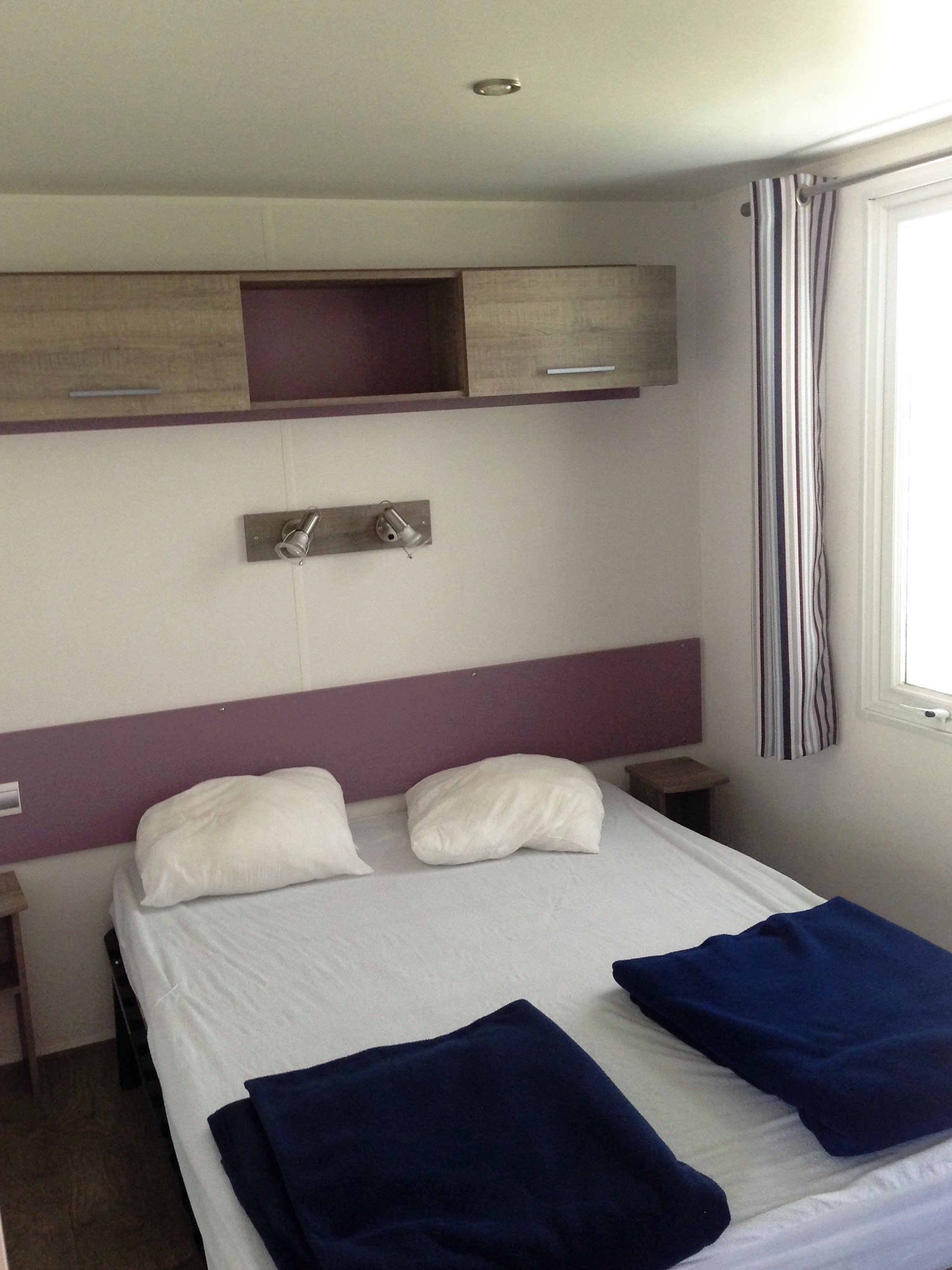 Mobile Home (Godard) | Iron/ironing board