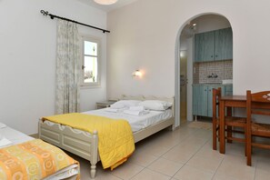 Triple Room, Sea View | Minibar, soundproofing, free cribs/infant beds, free WiFi - Asante Paros (Paros)