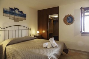 Panoramic Villa, 3 Bedrooms | 3 bedrooms, individually decorated, individually furnished - ARIA DI VACANZA - PEDRA LONGA COD.21 (Olbia)